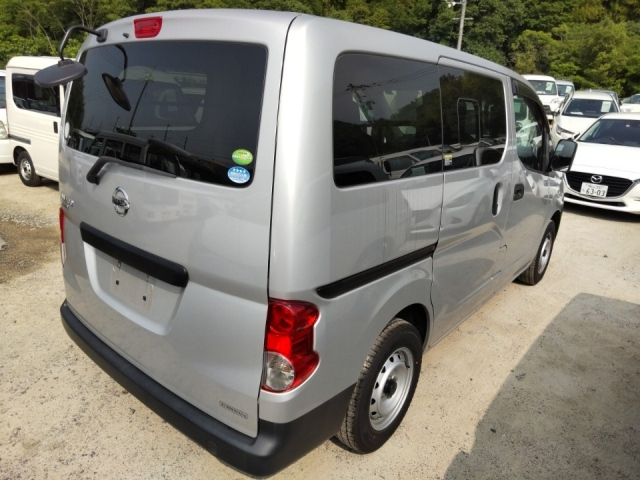 NISSAN NV200 2019