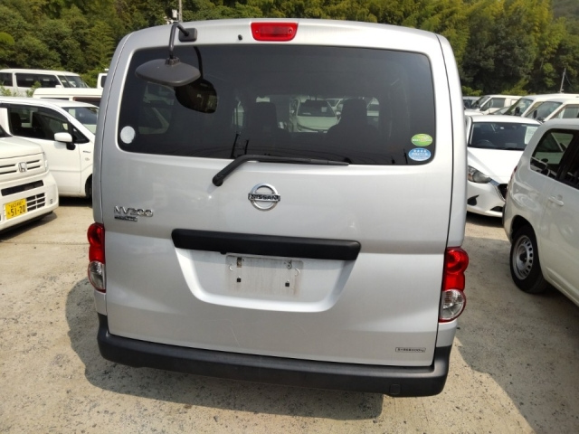 NISSAN NV200 2019