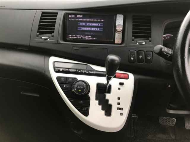 TOYOTA ISIS 2012