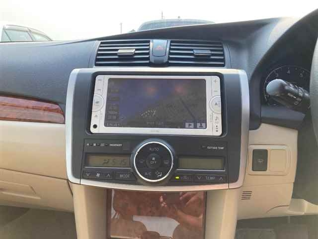 TOYOTA PREMIO 2013