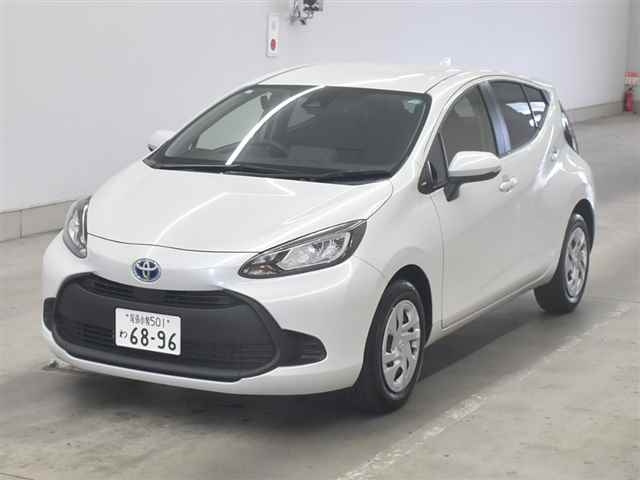 TOYOTA AQUA 2024