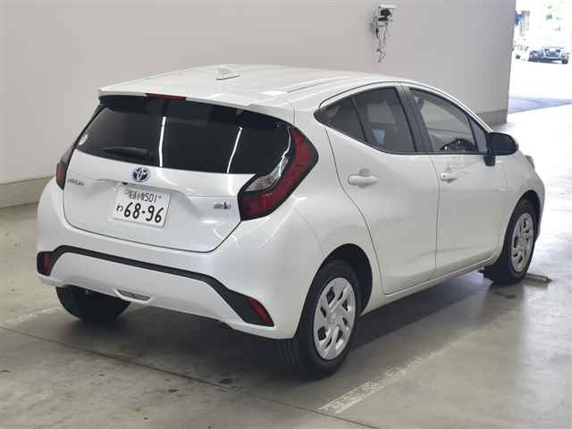 TOYOTA AQUA 2024