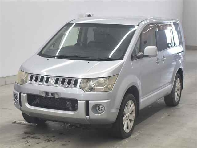 MITSUBISHI DELICA D5 2013