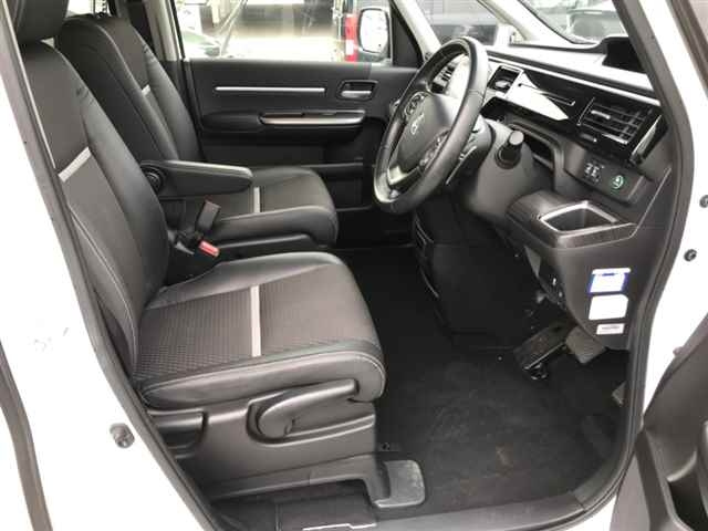 HONDA STEP WAGON 2016