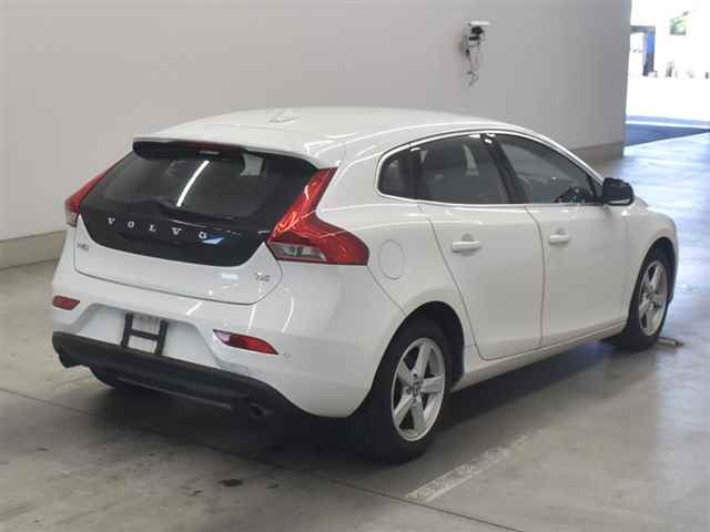 VOLVO V40 2013