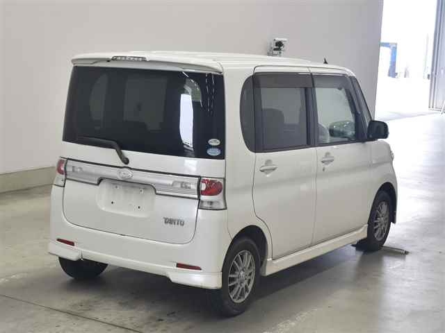 DAIHATSU TANTO 2010