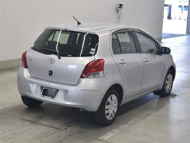 TOYOTA VITZ 2010