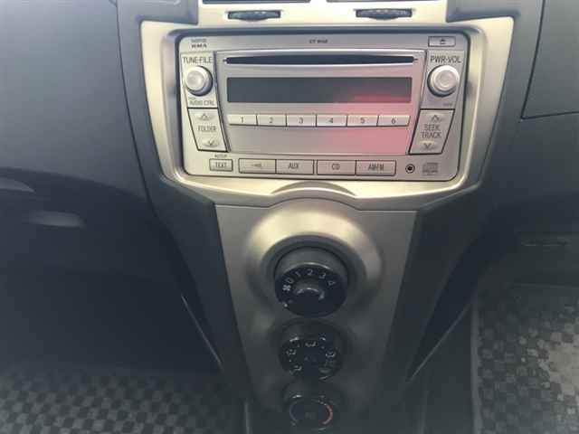 TOYOTA VITZ 2010