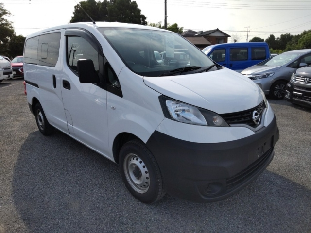 NISSAN NV200 2018