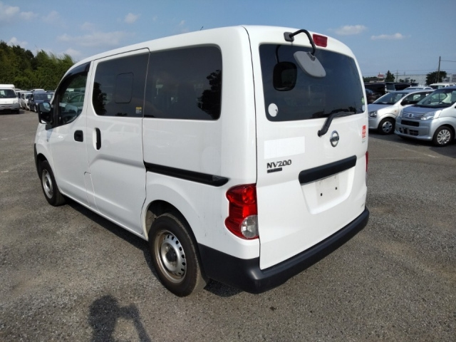 NISSAN NV200 2018