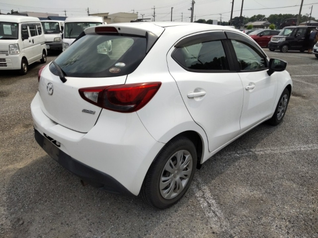 MAZDA DEMIO 2017