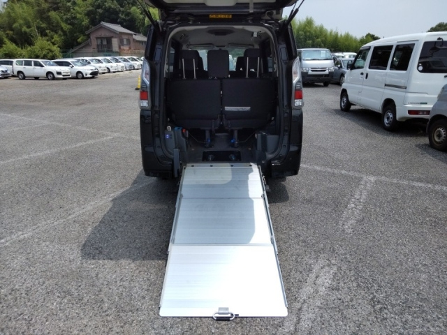 NISSAN SERENA 2019
