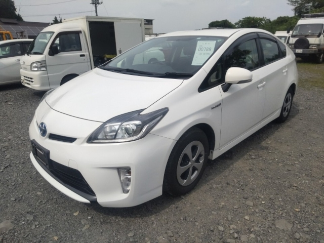 TOYOTA PRIUS 2014