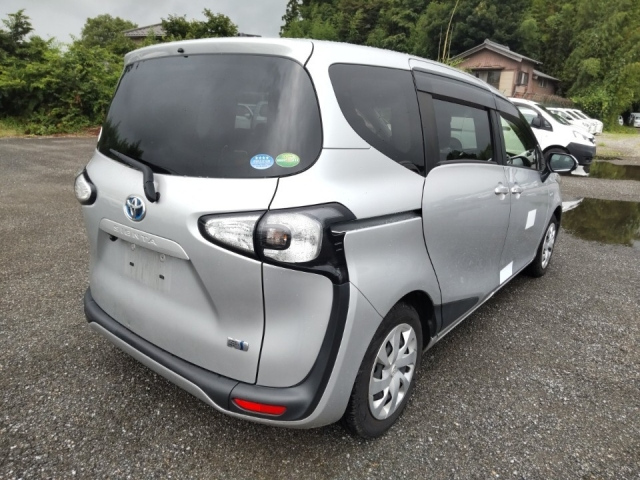TOYOTA SIENTA 2017