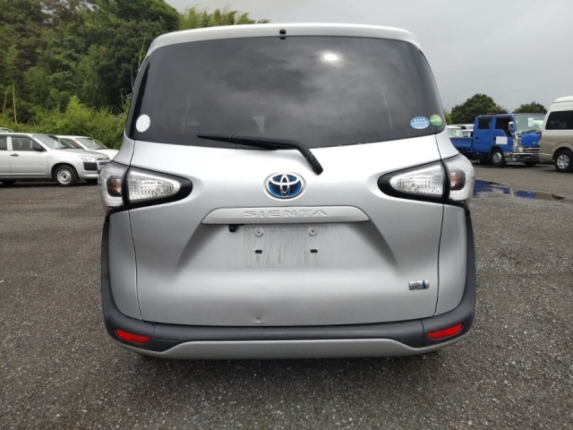TOYOTA SIENTA 2017