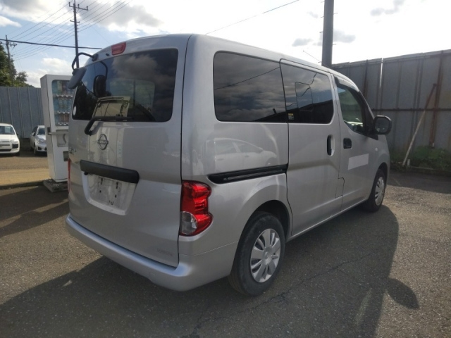 NISSAN NV200 2021