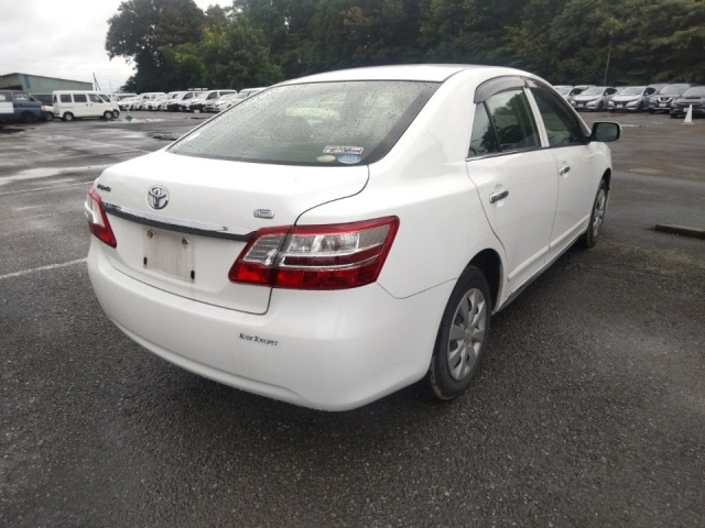 TOYOTA PREMIO 2012