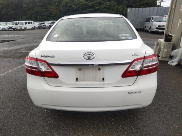 TOYOTA PREMIO 2012
