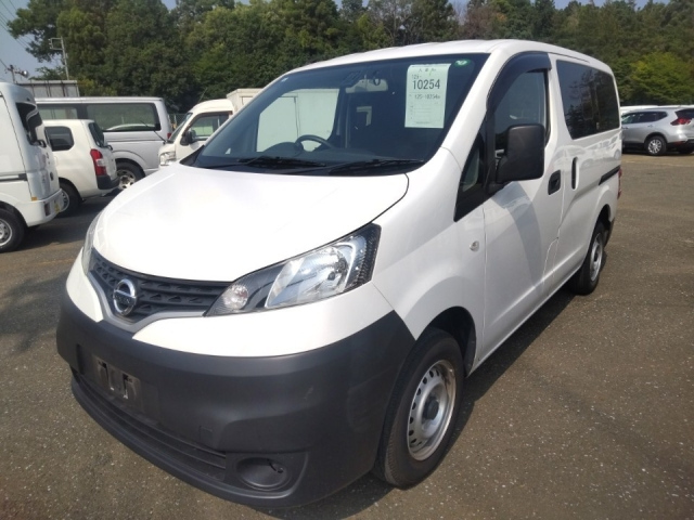 NISSAN NV200 2018