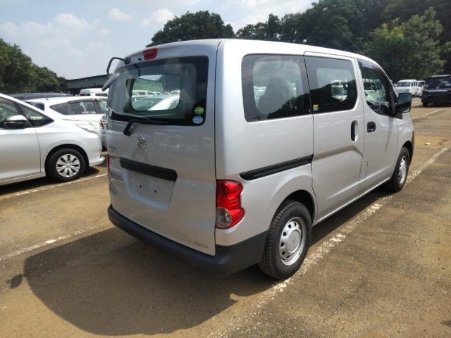 NISSAN NV200 2018