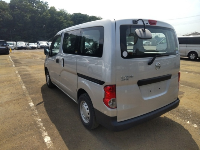 NISSAN NV200 2018