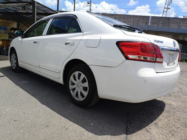 TOYOTA PREMIO 2018
