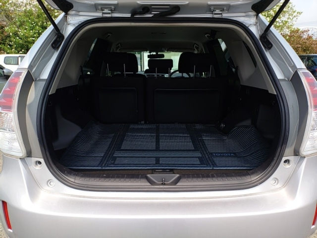 TOYOTA PRIUS ALPHA 2014