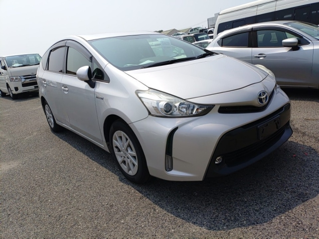 TOYOTA PRIUS ALPHA 2014