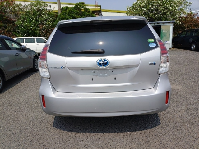 TOYOTA PRIUS ALPHA 2014