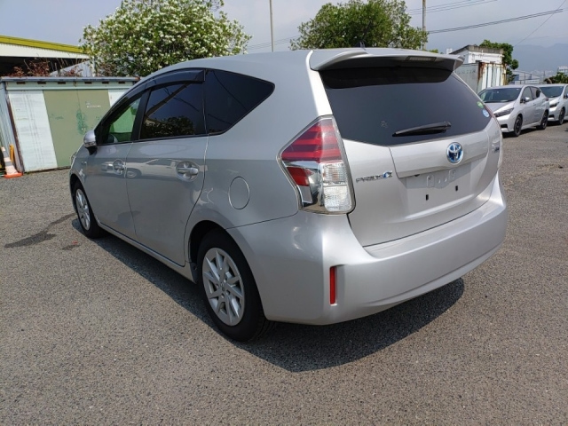 TOYOTA PRIUS ALPHA 2014