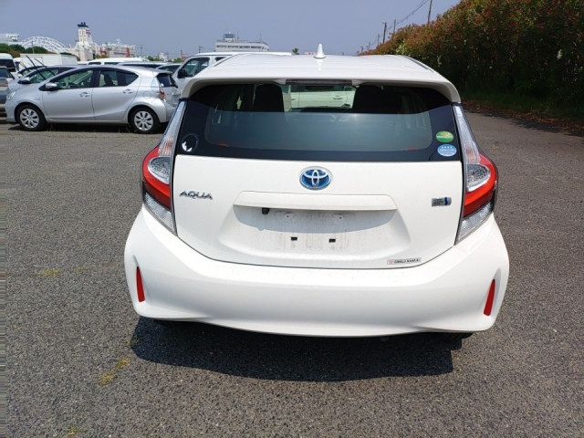 TOYOTA AQUA 2018