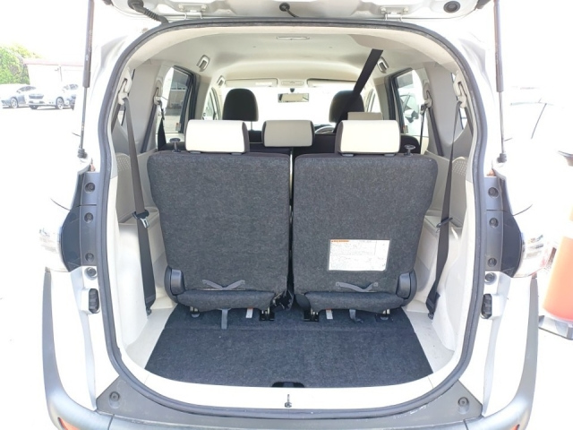 TOYOTA SIENTA 2017