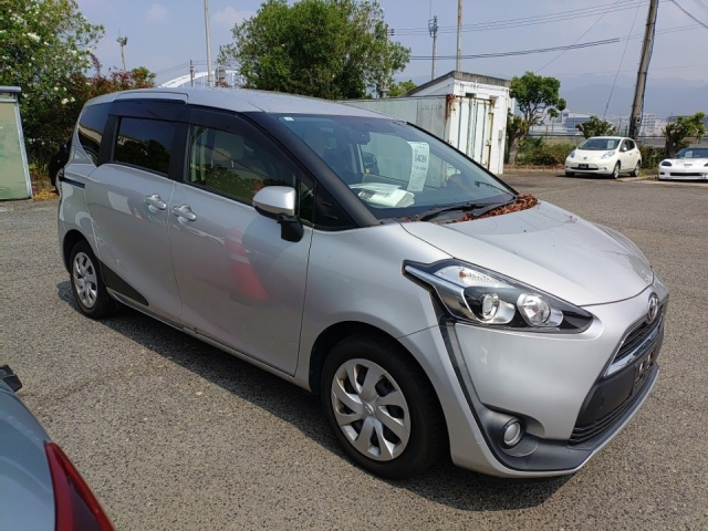 TOYOTA SIENTA 2017