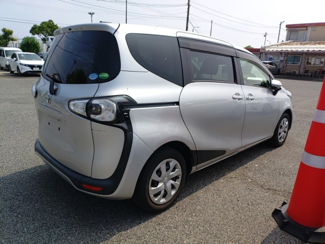 TOYOTA SIENTA 2017