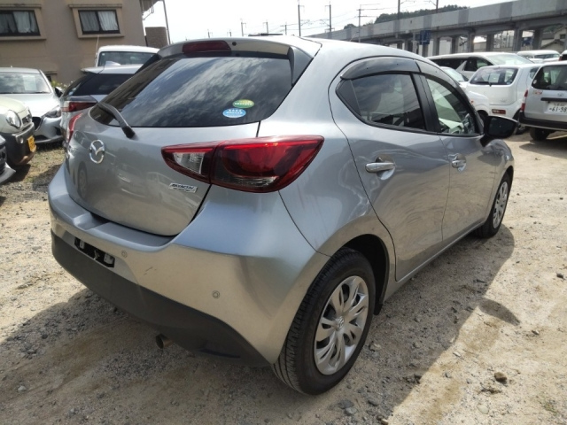 MAZDA DEMIO 2016