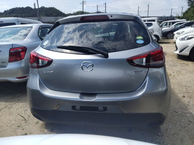 MAZDA DEMIO 2016