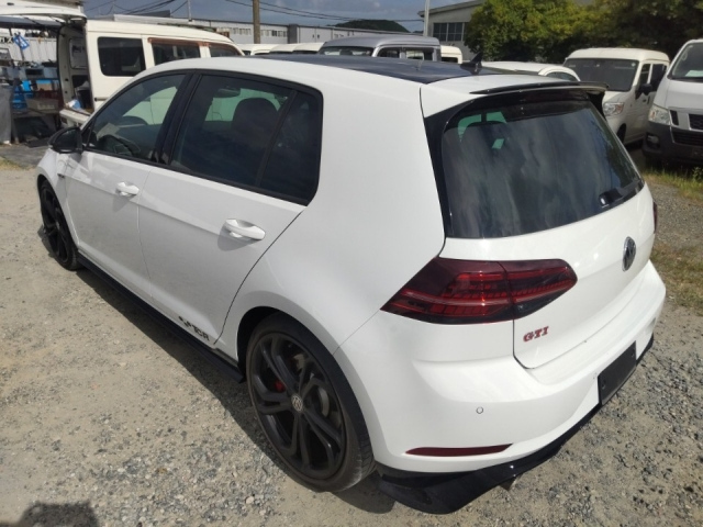 VOLKSWAGEN GOLF 2020