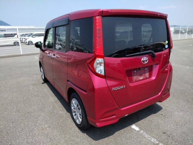 TOYOTA ROOMY 2018