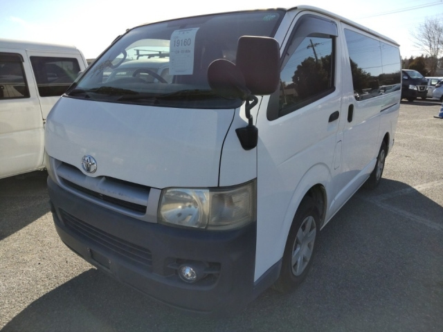 TOYOTA HIACE VAN