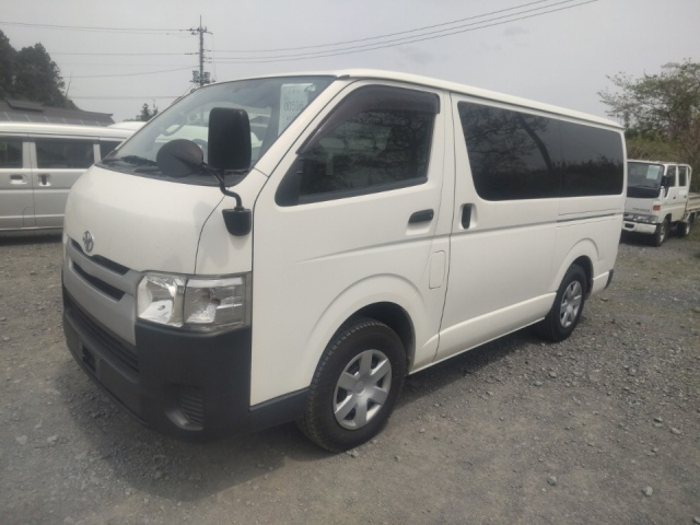 TOYOTA HIACE VAN