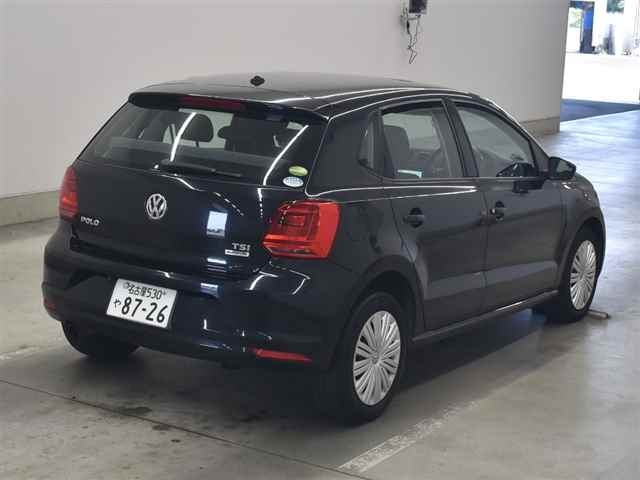 VOLKSWAGEN POLO 2015