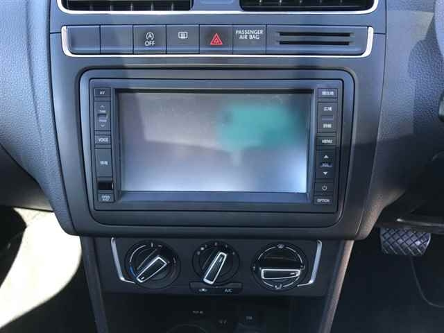 VOLKSWAGEN POLO 2015