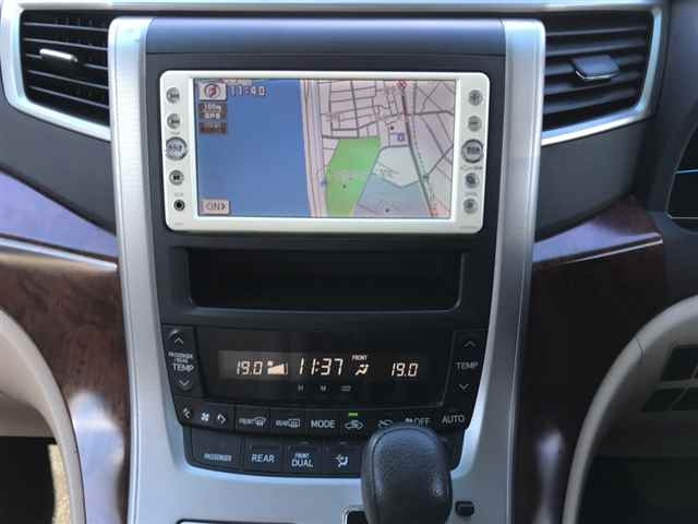 TOYOTA VELLFIRE 2010