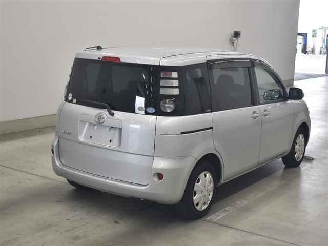 TOYOTA SIENTA 2010