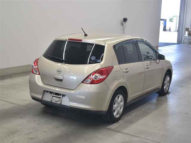 NISSAN TIIDA 2010