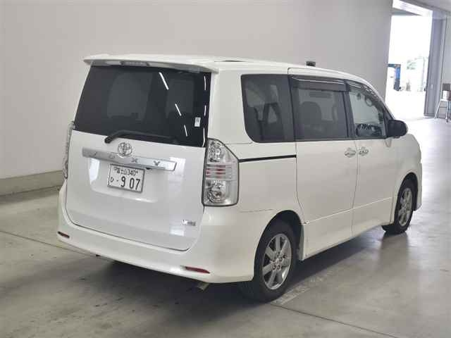 TOYOTA VOXY 2008