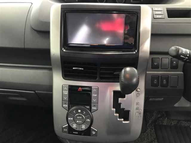 TOYOTA VOXY 2008