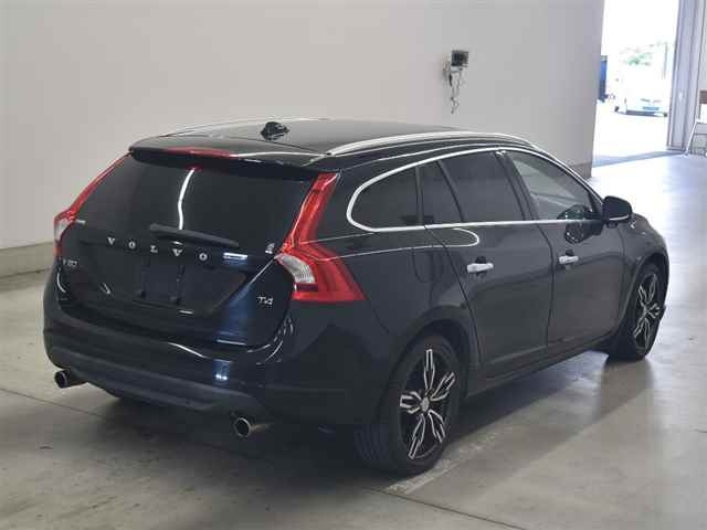 VOLVO V60 2012