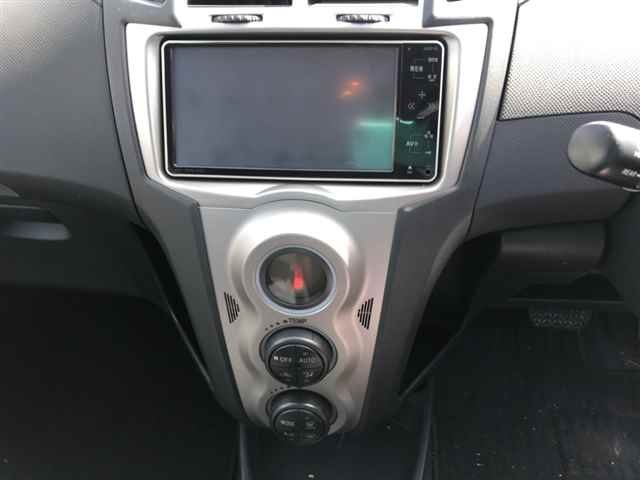 TOYOTA VITZ 2009
