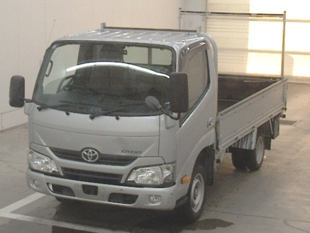 TOYOTA DYNA 2020